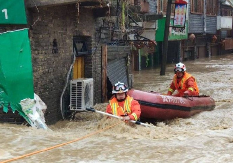 今日1时至13时25分，贵州桐梓县北部乡镇出现区域性强降雨天气