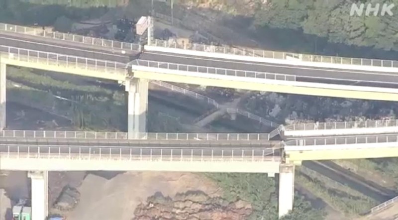 日本气象厅于当地时间18:10解除了所有海啸相关警报