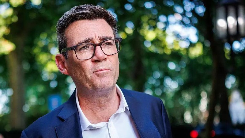 安迪·伯纳姆7月17日正式当选英国工党党首，他将接替斯塔默担任英国首相